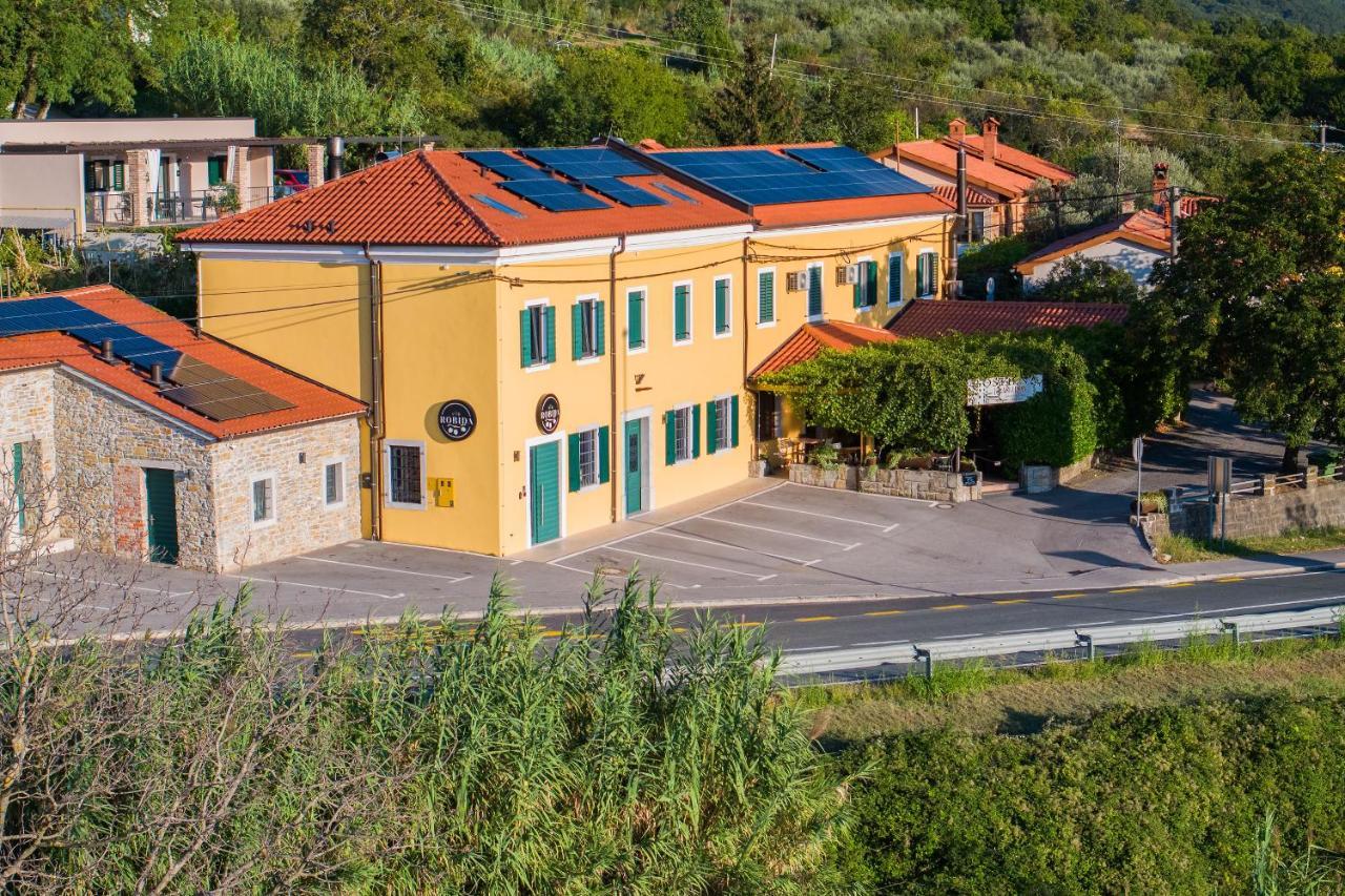 Vila Robida & Spa Črni Kal Exteriér fotografie