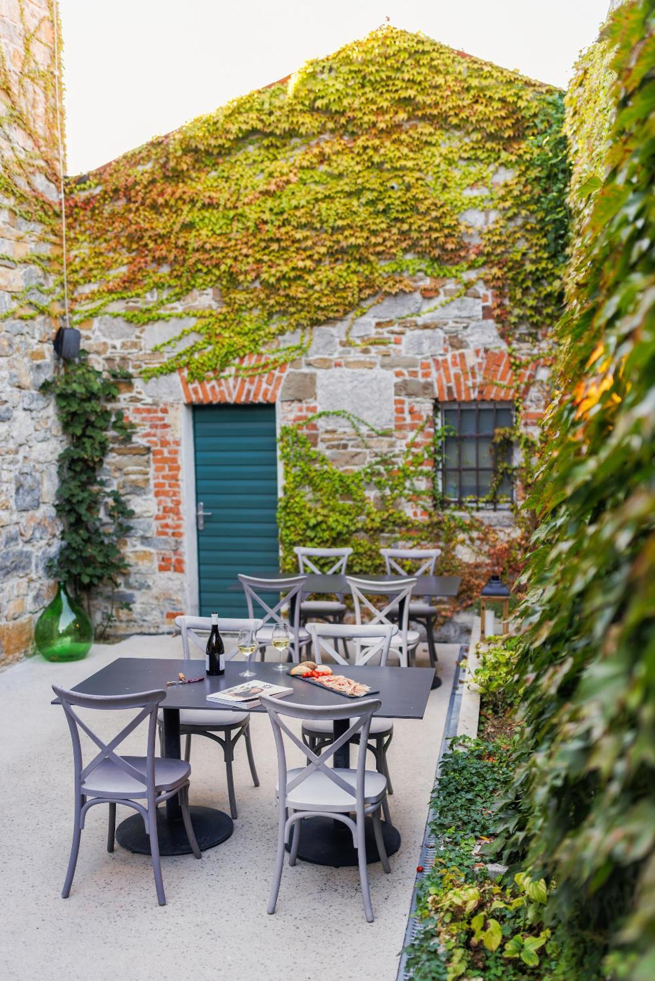 Vila Robida & Spa Črni Kal Exteriér fotografie